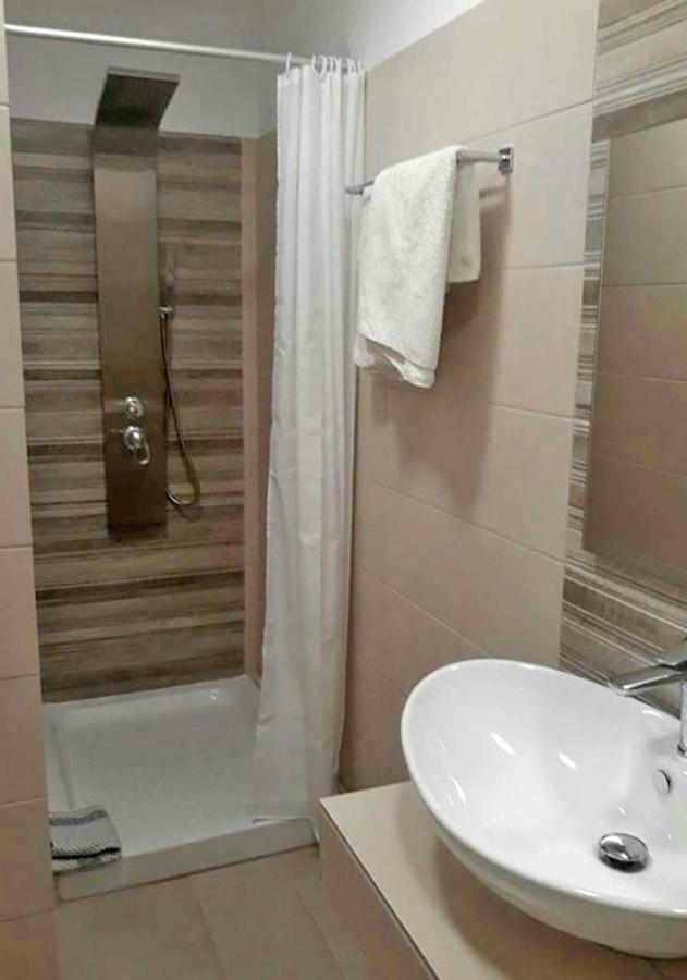 Dolphin Apartments باليوكاستريتسا المظهر الخارجي الصورة